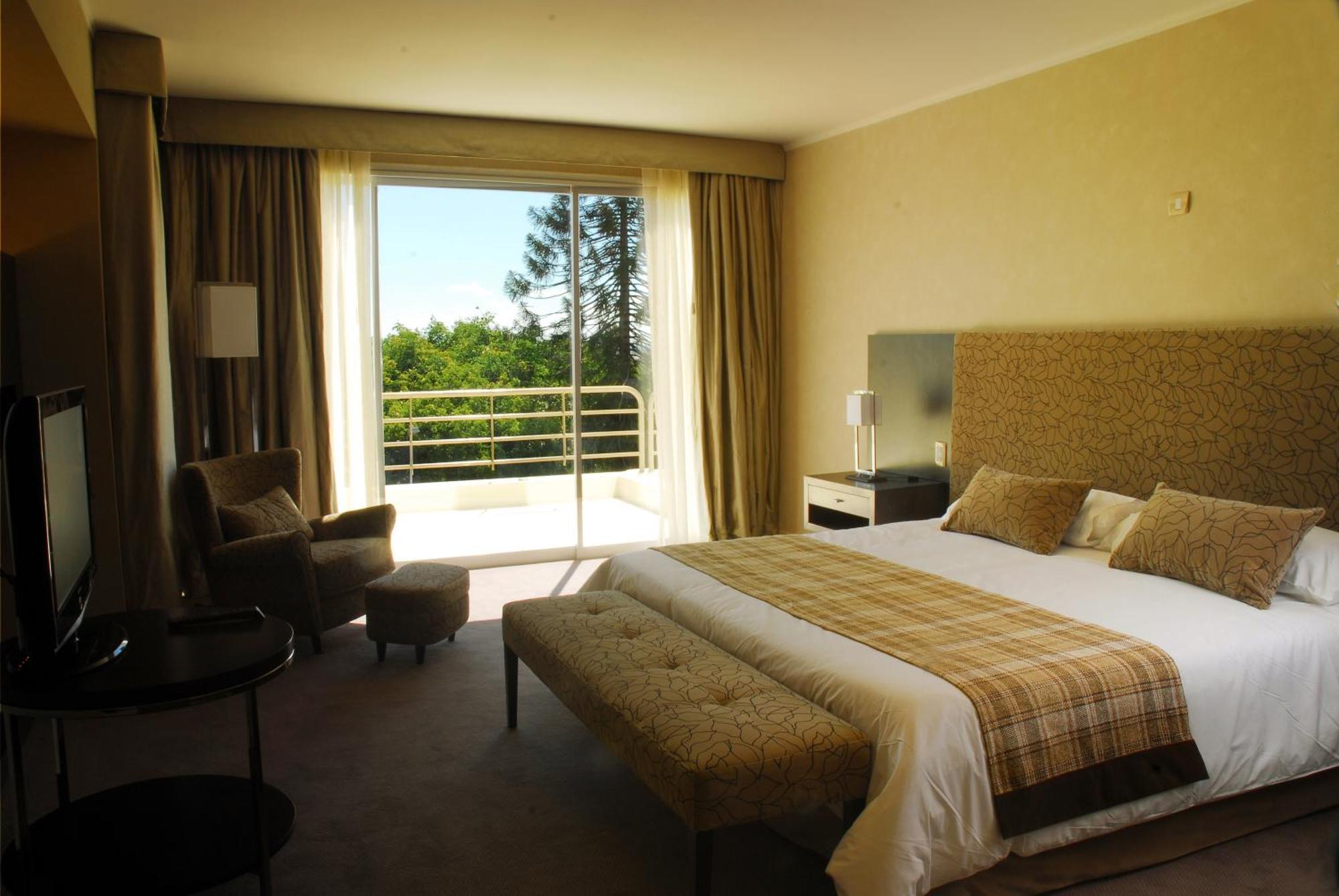 Howard Johnson Plaza Resort & Casino Mayorazgo Paraná Cameră foto A bedroom at the hotel